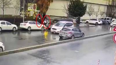 Sokakta arkasından yaklaşıp, böyle vurdu