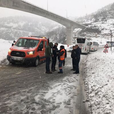 Zonguldak- İstanbul yolu heyelandan kapandı!