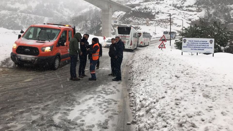 Zonguldak- İstanbul yolu heyelandan kapandı!
