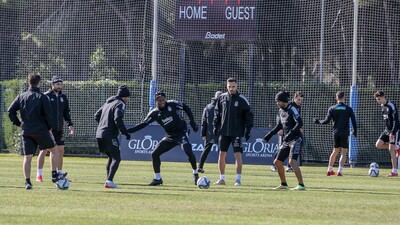 Antalya kampı 10 eksikle başladı