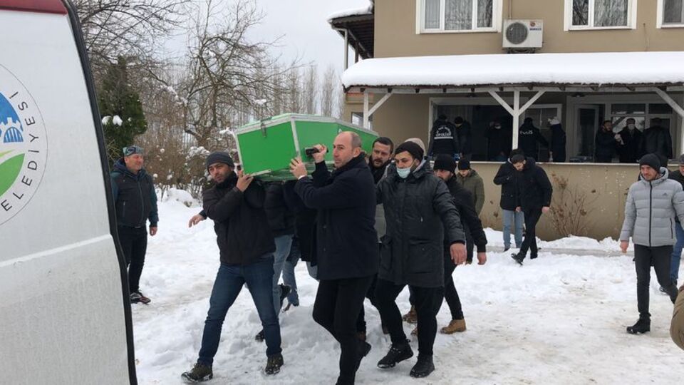 Evinde başından vurularak öldürüldü