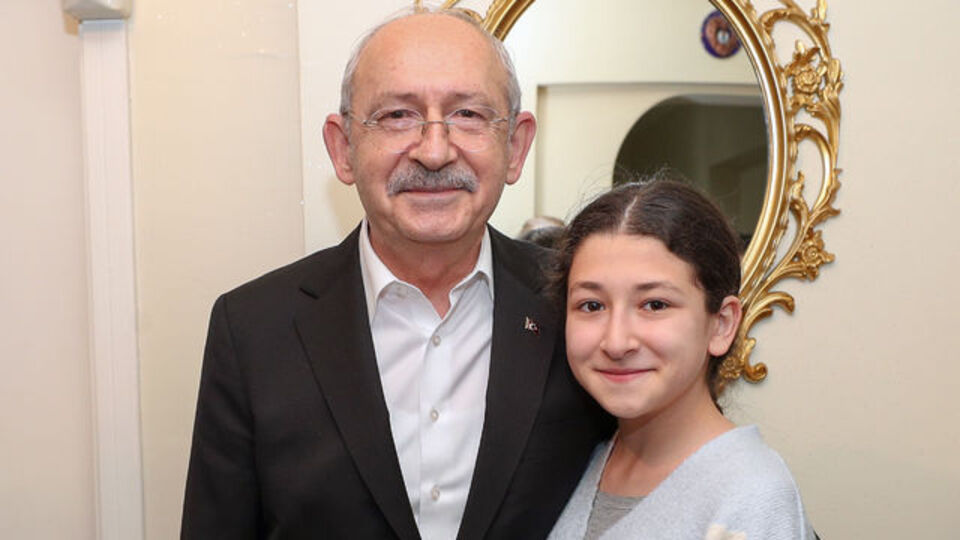 Kılıçdaroğlu, kendisini davet eden öğrenciyi ziyaret etti