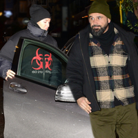 Arkasından bakakaldı!