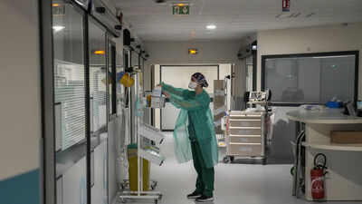 Fransa'da aşılanmayanlardan tedavi ücreti alınsın tartışması