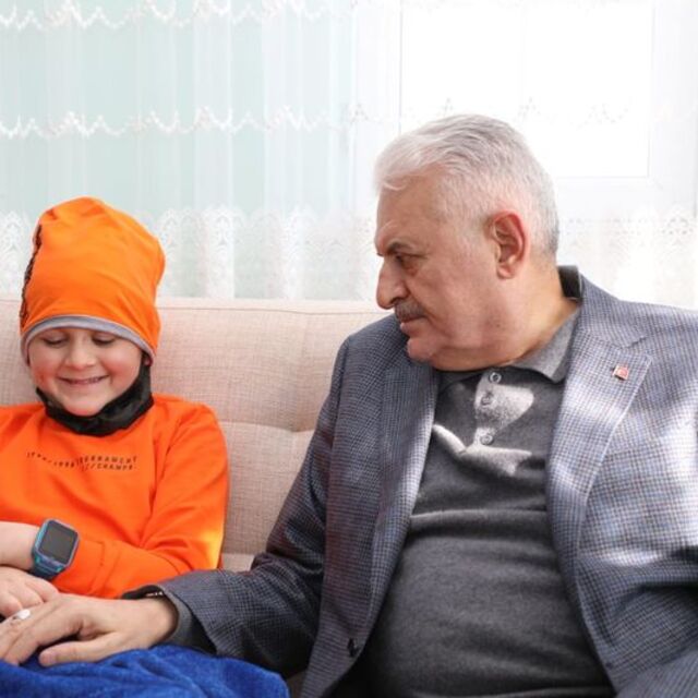 Köpek saldırısında yaralanan Emir'e ziyaret