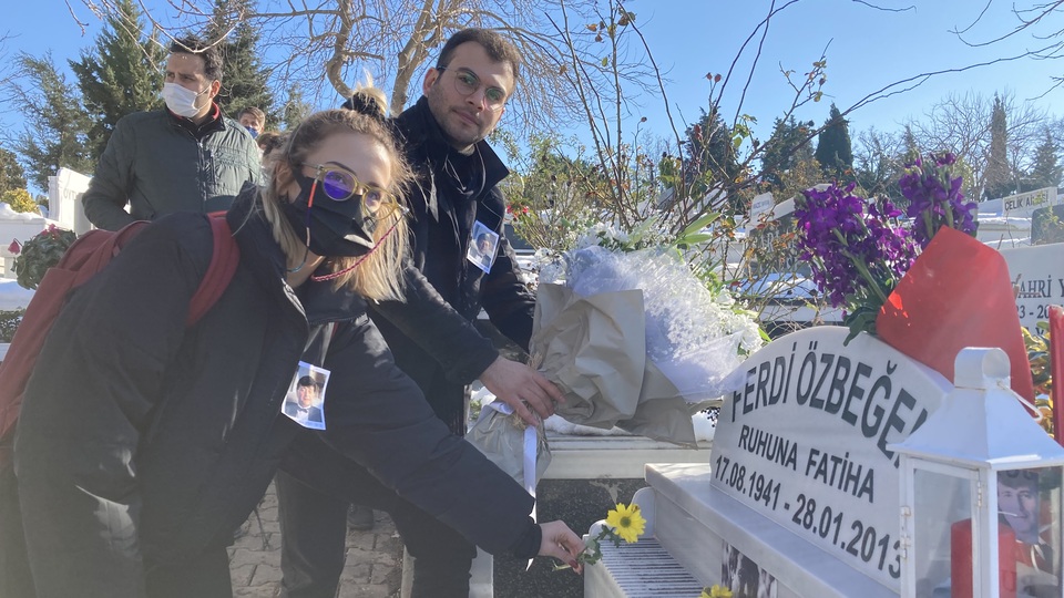 Ferdi Özbgen anıldı