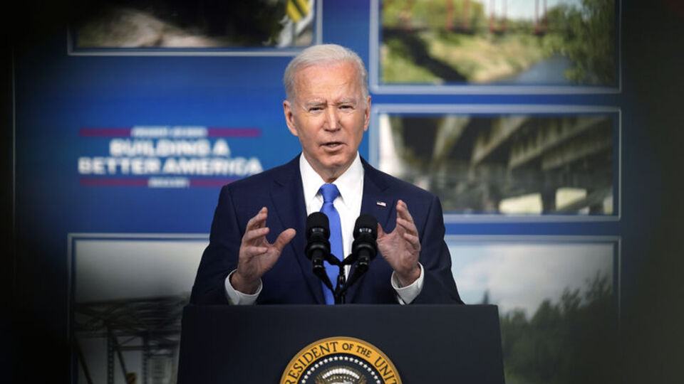 Biden ve Zelenskiy telefonda görüştü