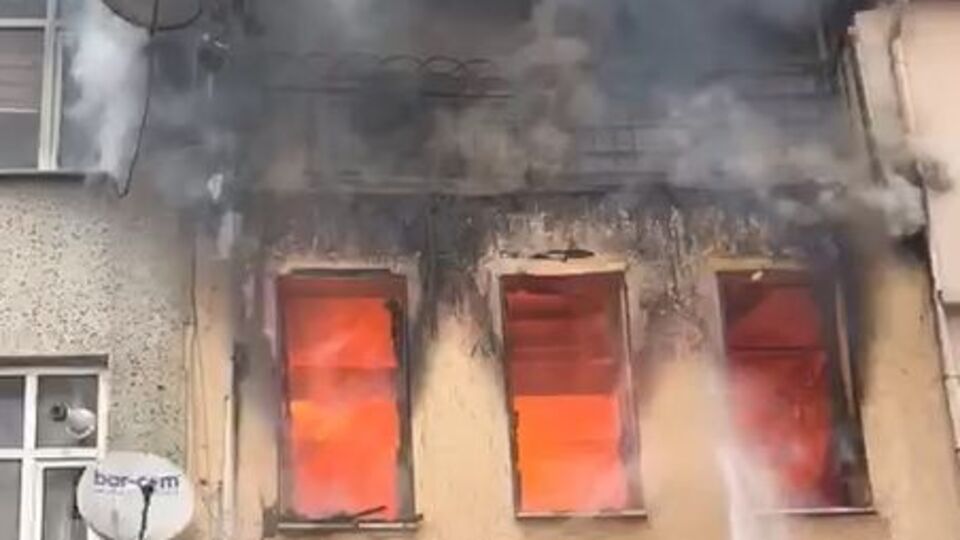 Ortaköy'de ahşap bina yandı! 1 kişi öldü