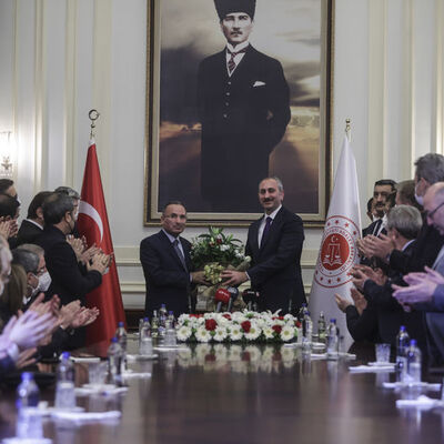 Adalet Bakanlığı'nda görev değişimi! Bozdağ görevi devraldı