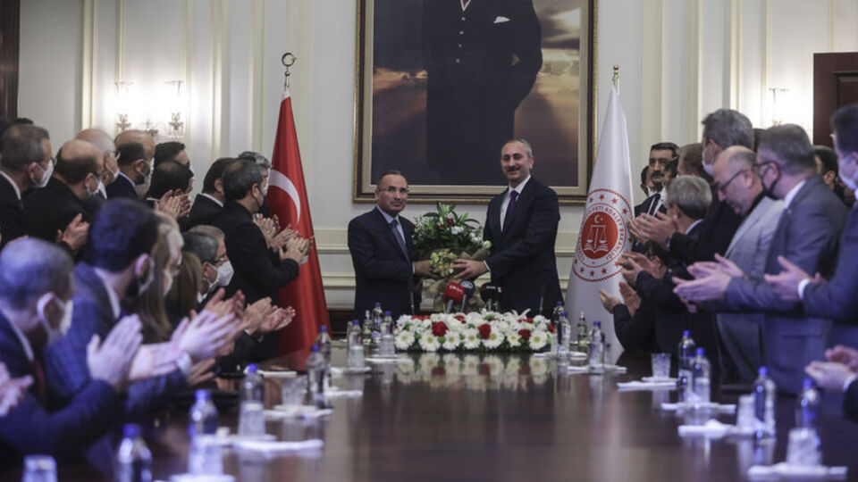 Adalet Bakanlığı'nda görev değişimi! Bozdağ görevi devraldı