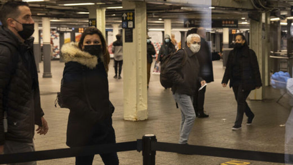 ABD'de COVID-19'dan ölümler 883 bine yaklaştı