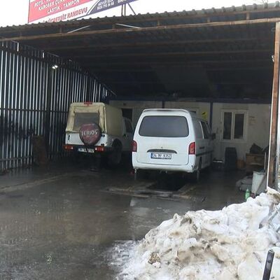 Baba ve oğullarından levyeli baskın!