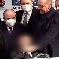 Sahnedeki çocuk ile ilgili peş peşe açıklamalar