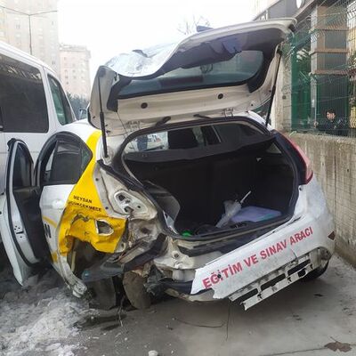 Kazada sürücü eğitmeni hayatını kaybetti