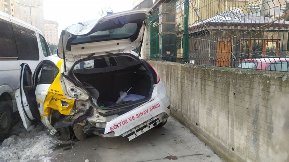 Kazada sürücü eğitmeni hayatını kaybetti