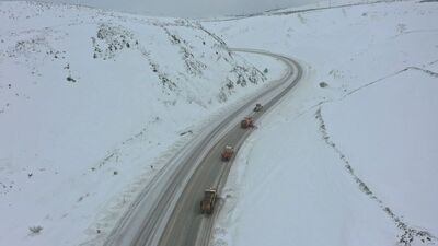 Sivas-Erzincan kara yolu ulaşıma kapandı