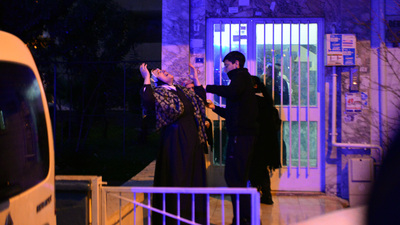 Anne ve kızı yemek masasında öldürüldü!