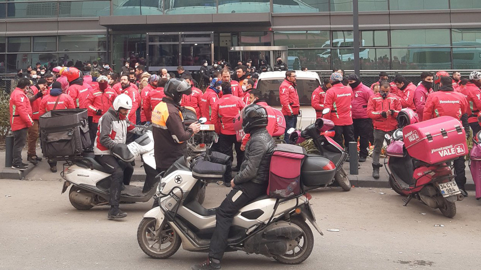 Yemek Sepeti kuryeleri eylemde