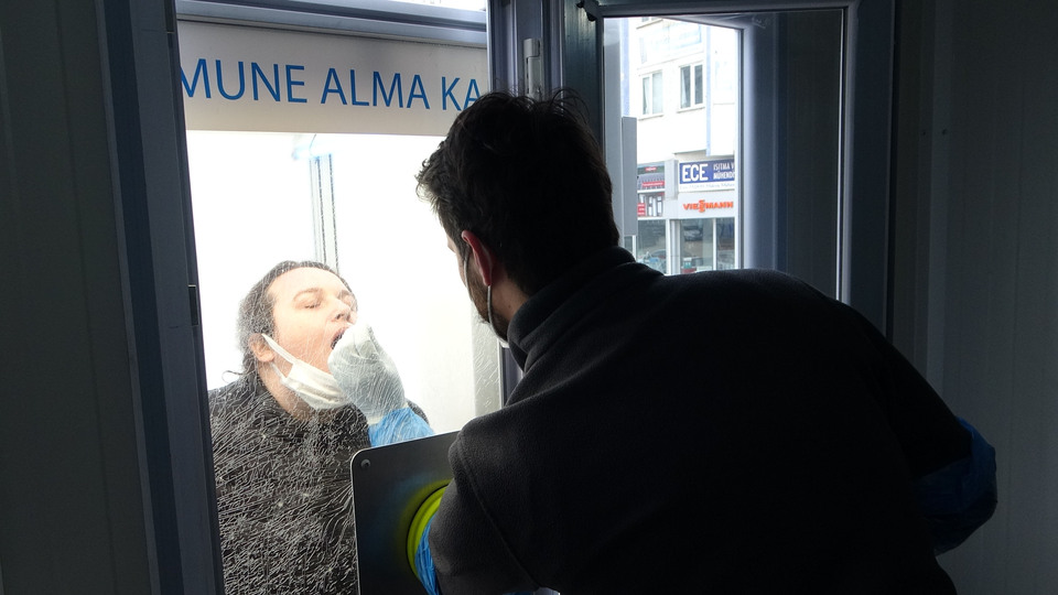 Covid-19'a yakalananlar dikkat! Virüsü aylarca...