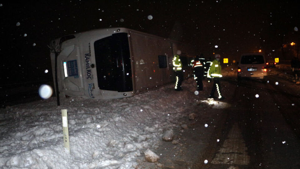 Tokat'ta yolcu otobüsü devrildi: 23 yaralı
