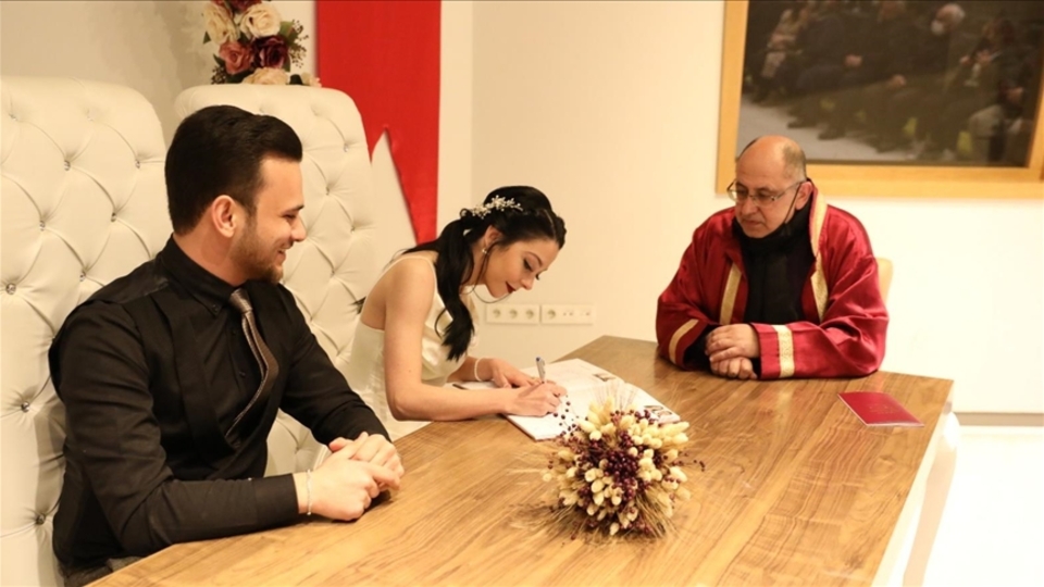 8 çift '02.02.2022'de nikah kıydırdı