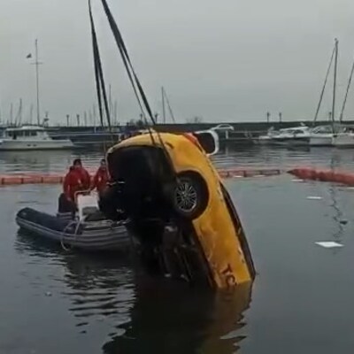 Feci olay! Ünlü model taksi ile denize uçtu