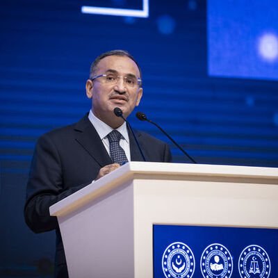 Bozdağ o kararlara tepki gösterdi! "Yüreğim yanıyor"