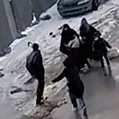 Eşiyle baldızını bıçakladı! O anlar kamerada!