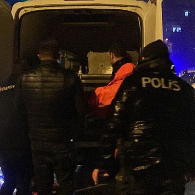 Tel örgülere yaslanmış ceset bulundu