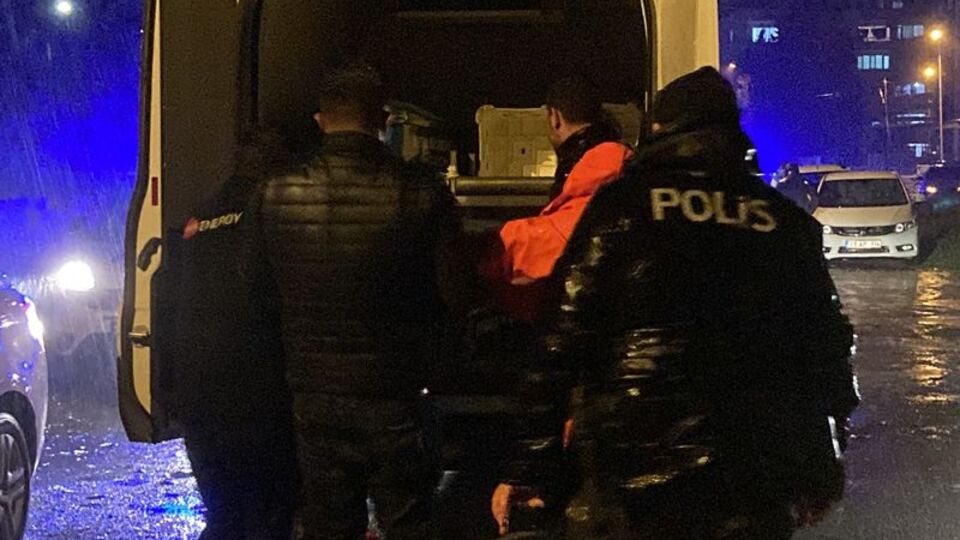Tel örgülere yaslanmış ceset bulundu