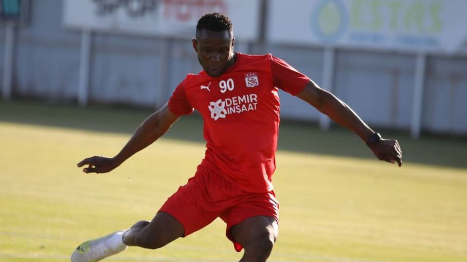 Leke James ameliyat edildi