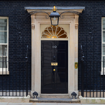 Johnson'ın 4 kıdemli yardımcısı art arda istifa etti