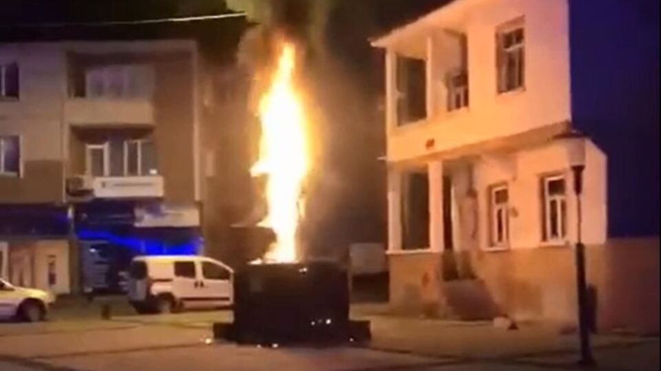 Edirne'de Adalet Anıtı'na saldırı!