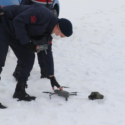 Çareler tükenmedi! Tipi yolu kapatınca ilaç drone ile ulaştırıldı