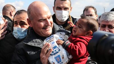 Bakan Soylu İdlib'de briket evleri gezdi