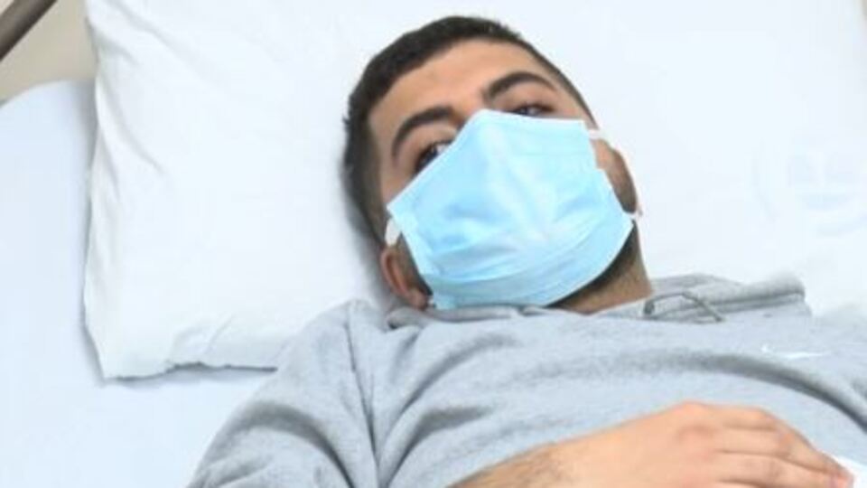 Kahkaha attı! Kürdanı yuttu!