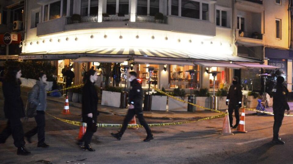 Ünlü kafeye silahlı saldırı! Teoman da oradaydı