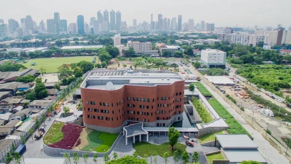 Tayland'daki büyükelçilikte gizli kamera skandalı!