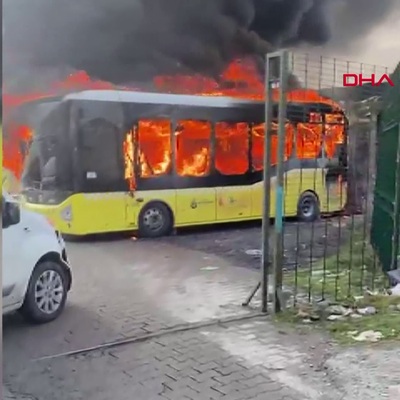 İETT otobüsü durakta beklerken alev topuna döndü!