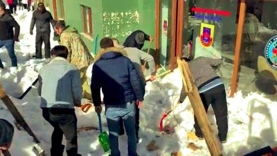 Otelin sundurması çöktü! 8 kişi yaralandı