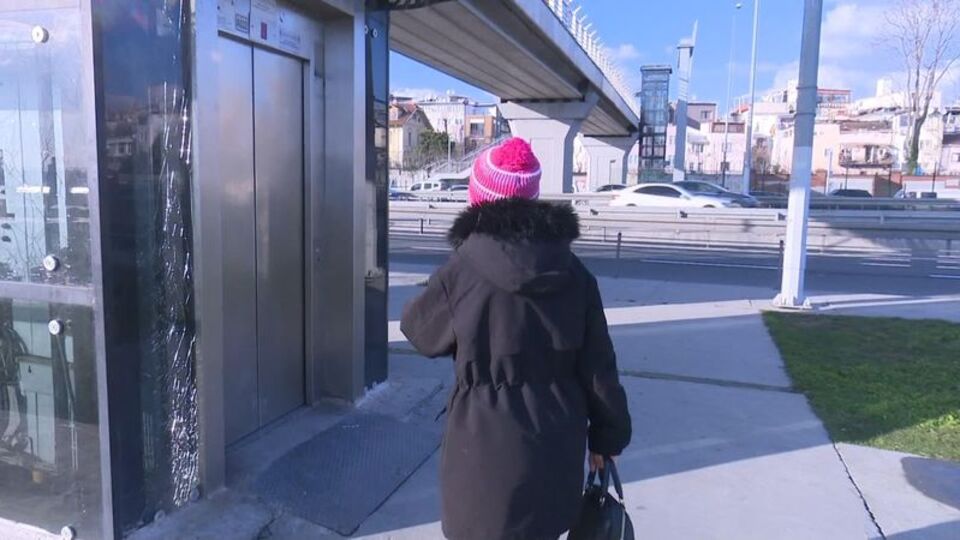 Üst geçitte bir kadına saldırı iddiası!