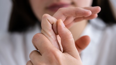 Parmaklarını sürekli çıtlatanlar dikkat!