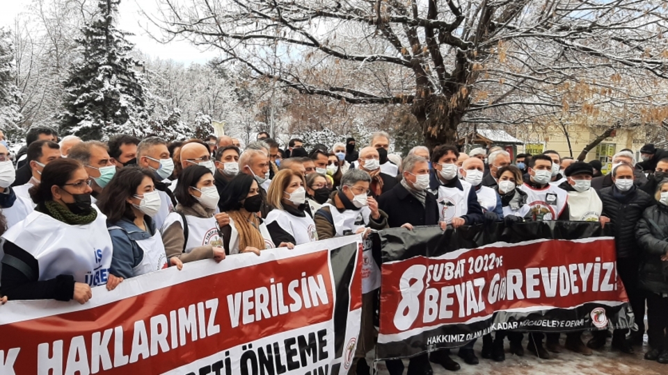 Doktorlar ve sağlık çalışanları yarın greve gidiyor!