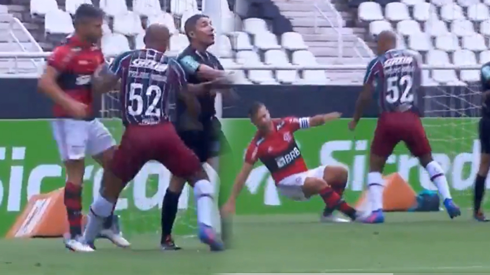 Melo ve Diego maçta birbirine girdi