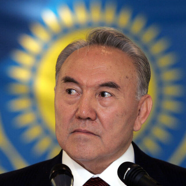 Nursultan Nazarbayev'in siyasi yetkileri kaldırıldı