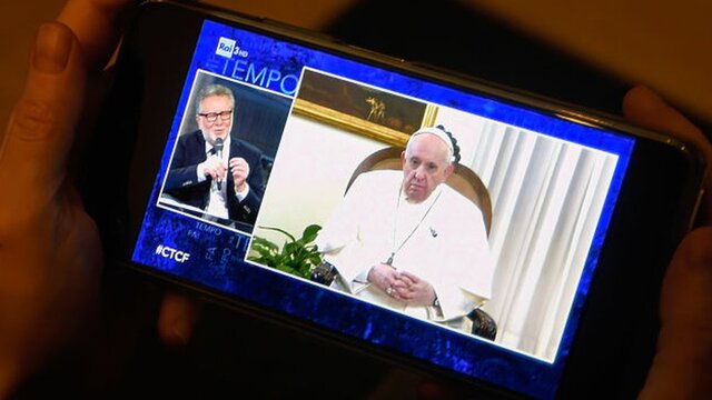 Papa Francesco ilk kez "talk-show"a katıldı