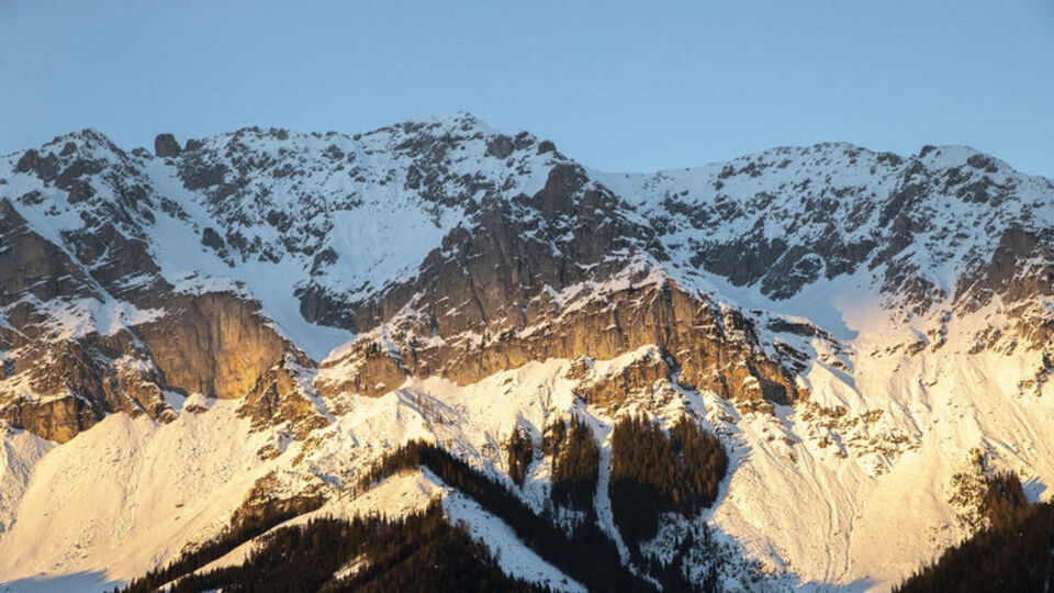 Avusturya'da 100'den fazla çığ düştü!