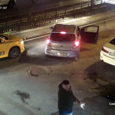 Kafeye silahlı saldırıda 2 zanlı yakalandı!