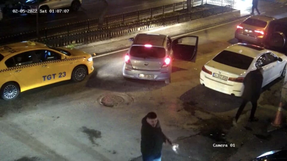 Kafeye silahlı saldırıda 2 zanlı yakalandı!