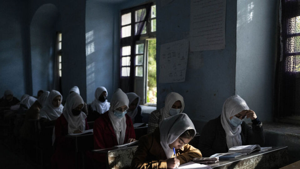 "Taliban üyeleri kız çocuklarını eğitim için yurt dışına gönderiyor"
